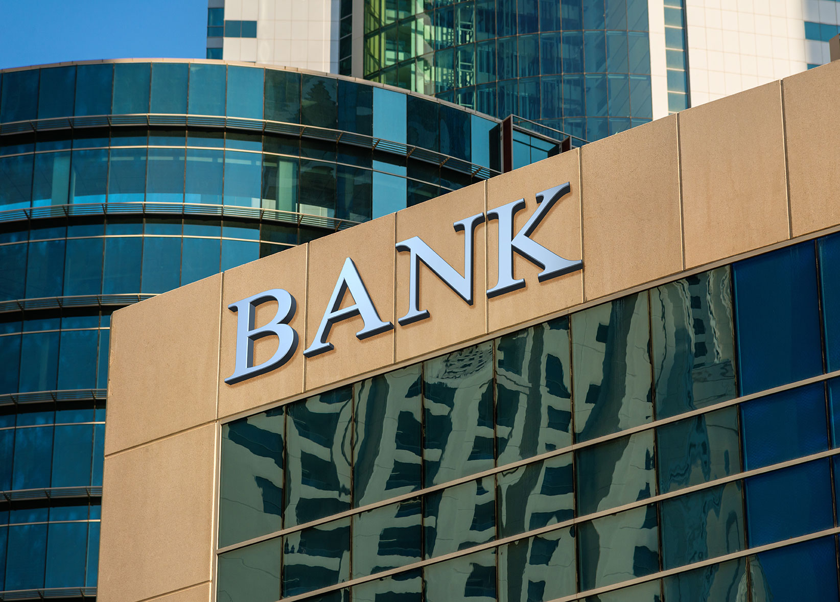 Portrait of We Miss you George Bailey: The Effect of Local Banking Conditions on the County-Level Timing of the Great Recession